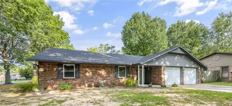 1425 Buena Vista Cir, Springdale, AR 72762