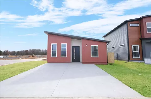 911 Tennessee Ave, Centerton, AR 72719