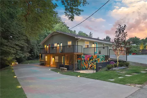 304 NW J St, Bentonville, AR 72712