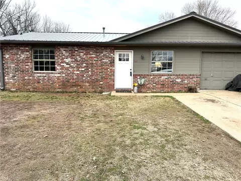 346 Wood St, Pea Ridge, AR 72751