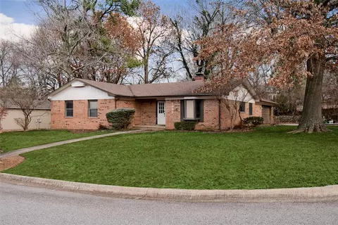 1960 E Overcrest St, Fayetteville, AR 72703