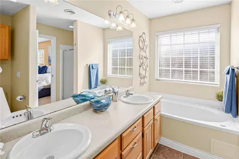 Bath - 504 Willow St, Gentry, AR 72734 photo 1 of 3