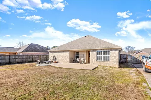 Exterior - 504 Willow St, Gentry, AR 72734 photo 10 of 14