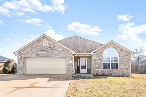Exterior - 504 Willow St, Gentry, AR 72734 photo 2 of 14
