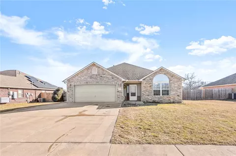 504 Willow St, Gentry, AR 72734