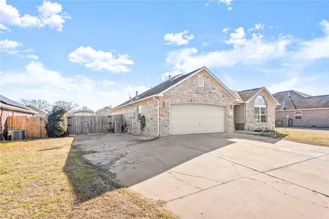 Exterior - 504 Willow St, Gentry, AR 72734 photo 3 of 14