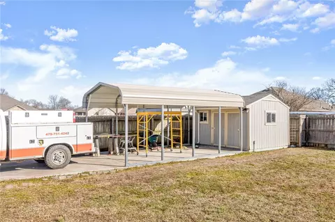 Exterior - 504 Willow St, Gentry, AR 72734 photo 12 of 14