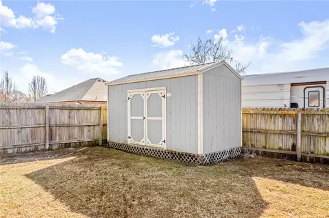 Exterior - 504 Willow St, Gentry, AR 72734 photo 13 of 14