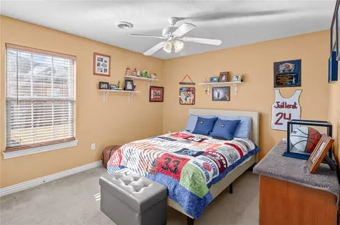 Bedroom - 504 Willow St, Gentry, AR 72734 photo 3 of 3