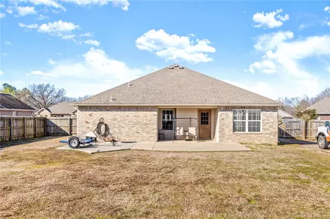 Exterior - 504 Willow St, Gentry, AR 72734 photo 9 of 14