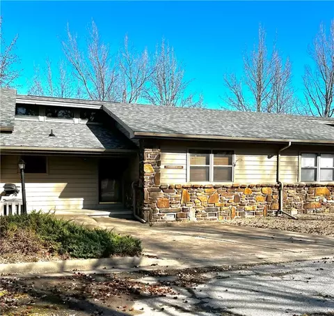 12 Wedgewood Ln, Holiday Island, AR 72631