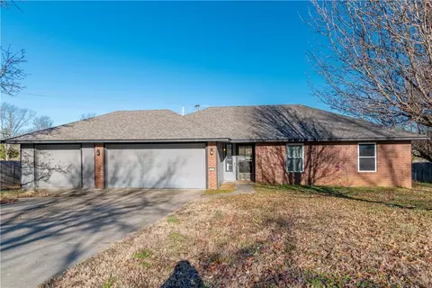 134 E Ruth St, Farmington, AR 72730