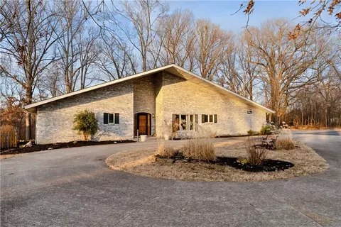3968 Blue Bird Ln, Rogers, AR 72756