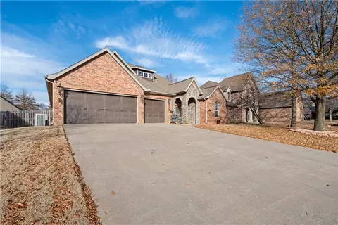 1731 Whippoorwill Ln, Bentonville, AR 72712