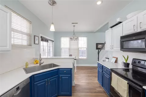 Kitchen - 560 Tyler St, Centerton, AR 72719 photo 2 of 5