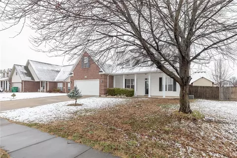 560 Tyler St, Centerton, AR 72719