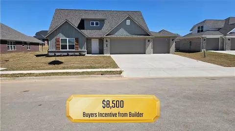 671 Kayla Maria St, Prairie Grove, AR 72753