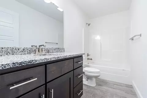 Bath - 2030 Periwinkle Pl, Centerton, AR 72719 photo 3 of 3