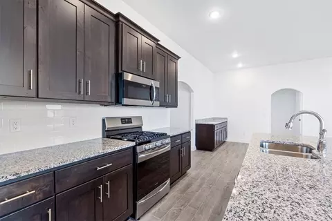 Kitchen - 2030 Periwinkle Pl, Centerton, AR 72719 photo 2 of 3