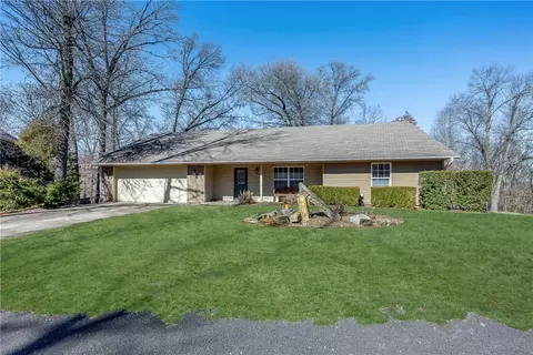 2 Patton Ln, Bella Vista, AR 72715