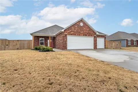 Exterior - 911 Raspberry St, Elkins, AR 72727 photo 2 of 5