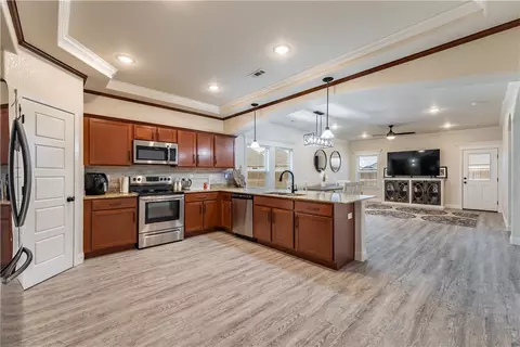 Kitchen - 911 Raspberry St, Elkins, AR 72727 photo 2 of 3