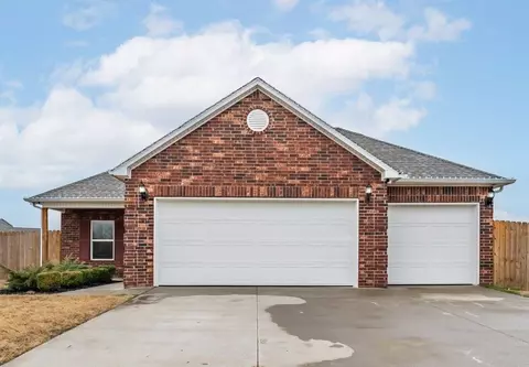 911 Raspberry St, Elkins, AR 72727