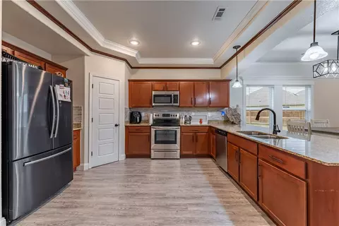 Kitchen - 911 Raspberry St, Elkins, AR 72727 photo 1 of 3
