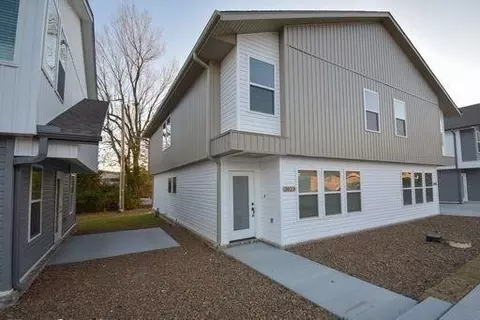3023 W 3025 W Sandra St #1 & 2, Fayetteville, AR 72704