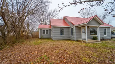 2003 S 13th St, Rogers, AR 72758