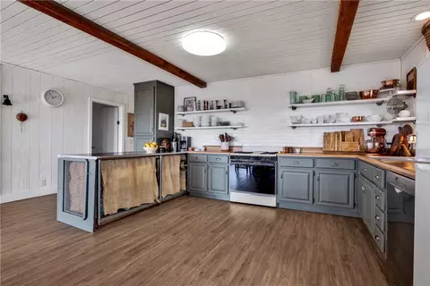 Kitchen - 11002 Sturdy Rd, Summers, AR 72769 photo 2 of 4