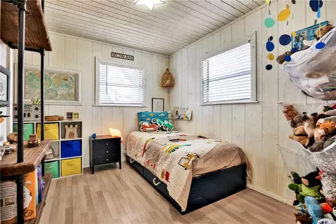 Bedroom - 11002 Sturdy Rd, Summers, AR 72769 photo 4 of 8