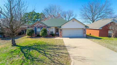 Exterior - 6108 Sandy Parker Ct, Fort Smith, AR 72916 photo 1 of 9