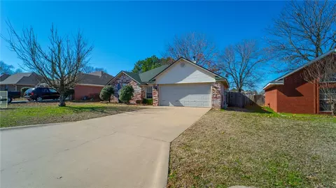 Exterior - 6108 Sandy Parker Ct, Fort Smith, AR 72916 photo 6 of 9