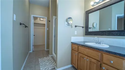 Bath - 6108 Sandy Parker Ct, Fort Smith, AR 72916 photo 2 of 6