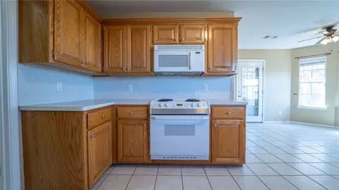 Kitchen - 6108 Sandy Parker Ct, Fort Smith, AR 72916 photo 3 of 3