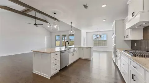 Kitchen - 1241 Red Maple, Centerton, AR 72719 photo 7 of 12