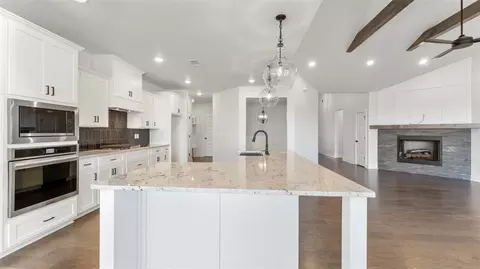Kitchen - 1241 Red Maple, Centerton, AR 72719 photo 10 of 12