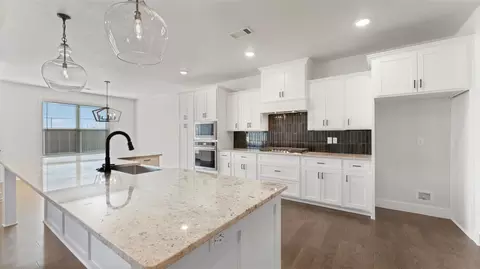 Kitchen - 1241 Red Maple, Centerton, AR 72719 photo 9 of 12