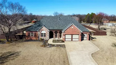 6710 Freedom Pl, Springdale, AR 72762