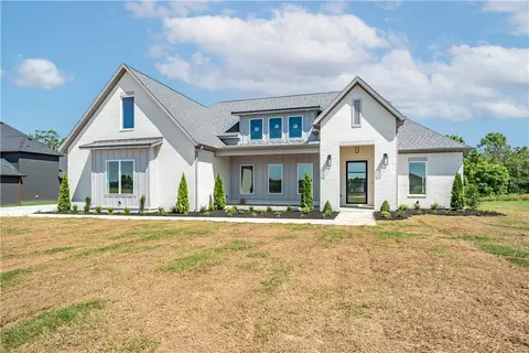 916 S Asher St, Fayetteville, AR 72703