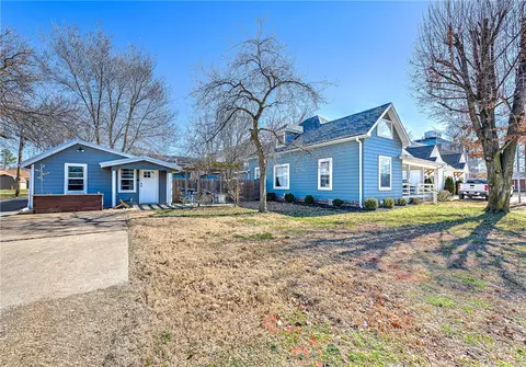302 NW B St, Bentonville, AR 72712
