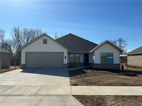 33 W Pitts St, Farmington, AR 72730