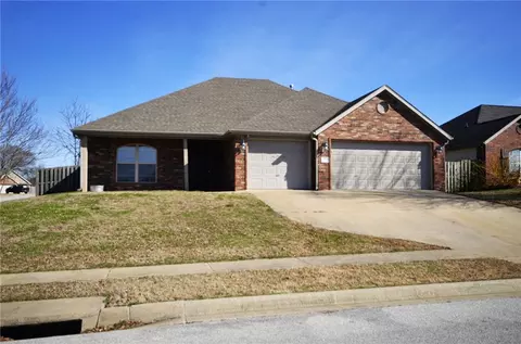 618 N Fox Meadows Ln, Fayetteville, AR 72704