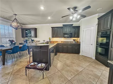 Kitchen - 3827 Pasofino Loop, Springdale, AR 72764 photo 1 of 3