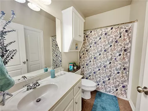 Bath - 3827 Pasofino Loop, Springdale, AR 72764 photo 3 of 5