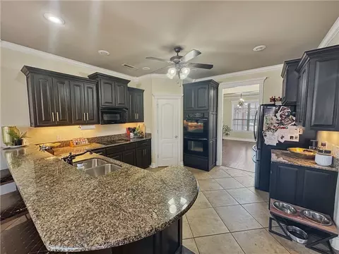 Kitchen - 3827 Pasofino Loop, Springdale, AR 72764 photo 2 of 3