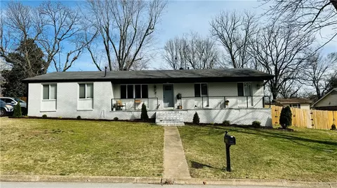 2248 N Hummingbird Ln, Fayetteville, AR 72703