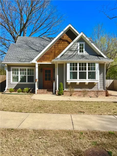 836 S Wood Ave, Fayetteville, AR 72701