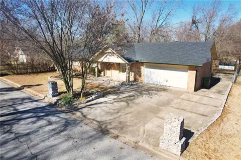 2903 Beechwood Dr, Rogers, AR 72756